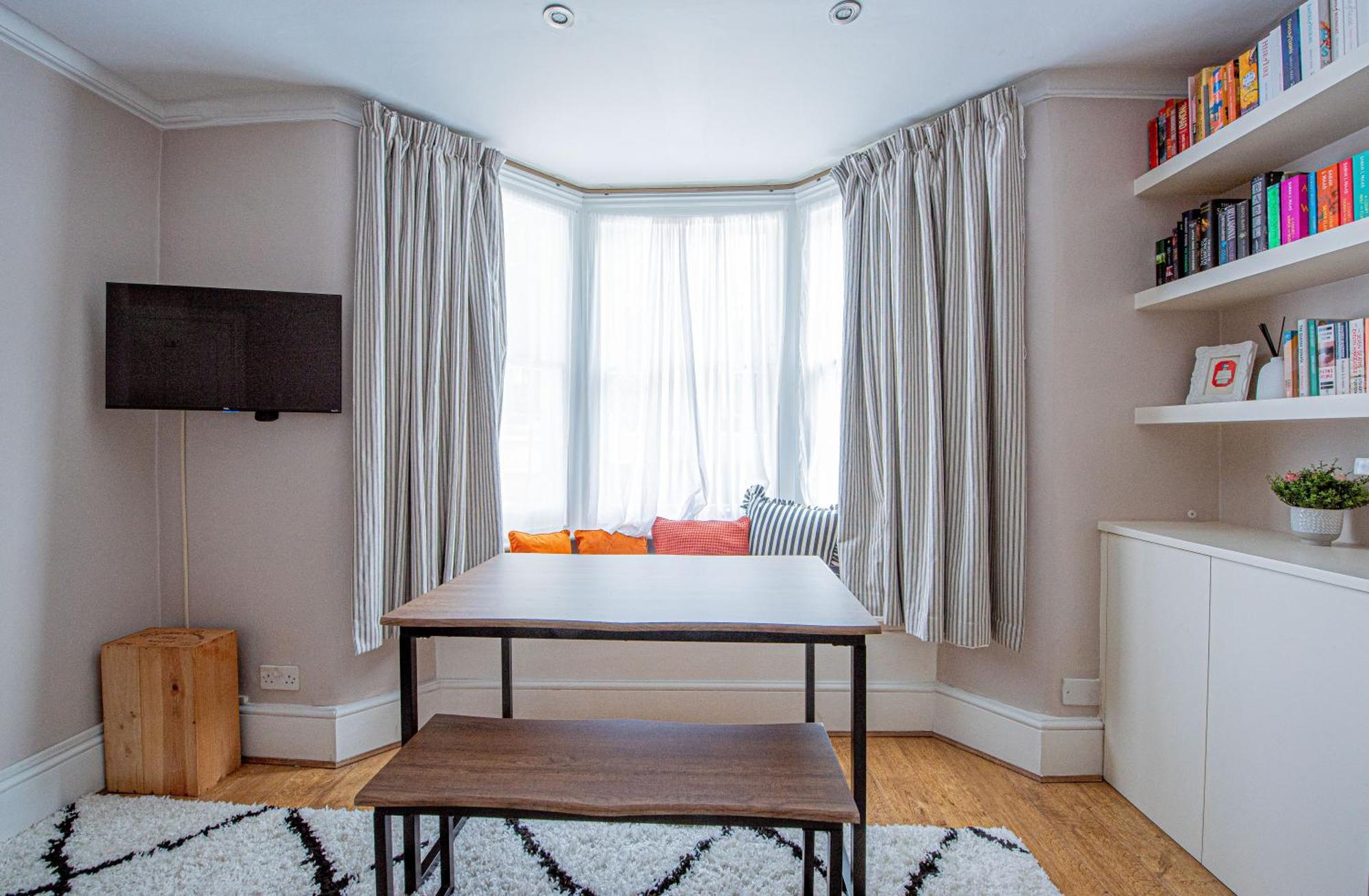 Stylish Flat Near Hammersmith & Holland Park