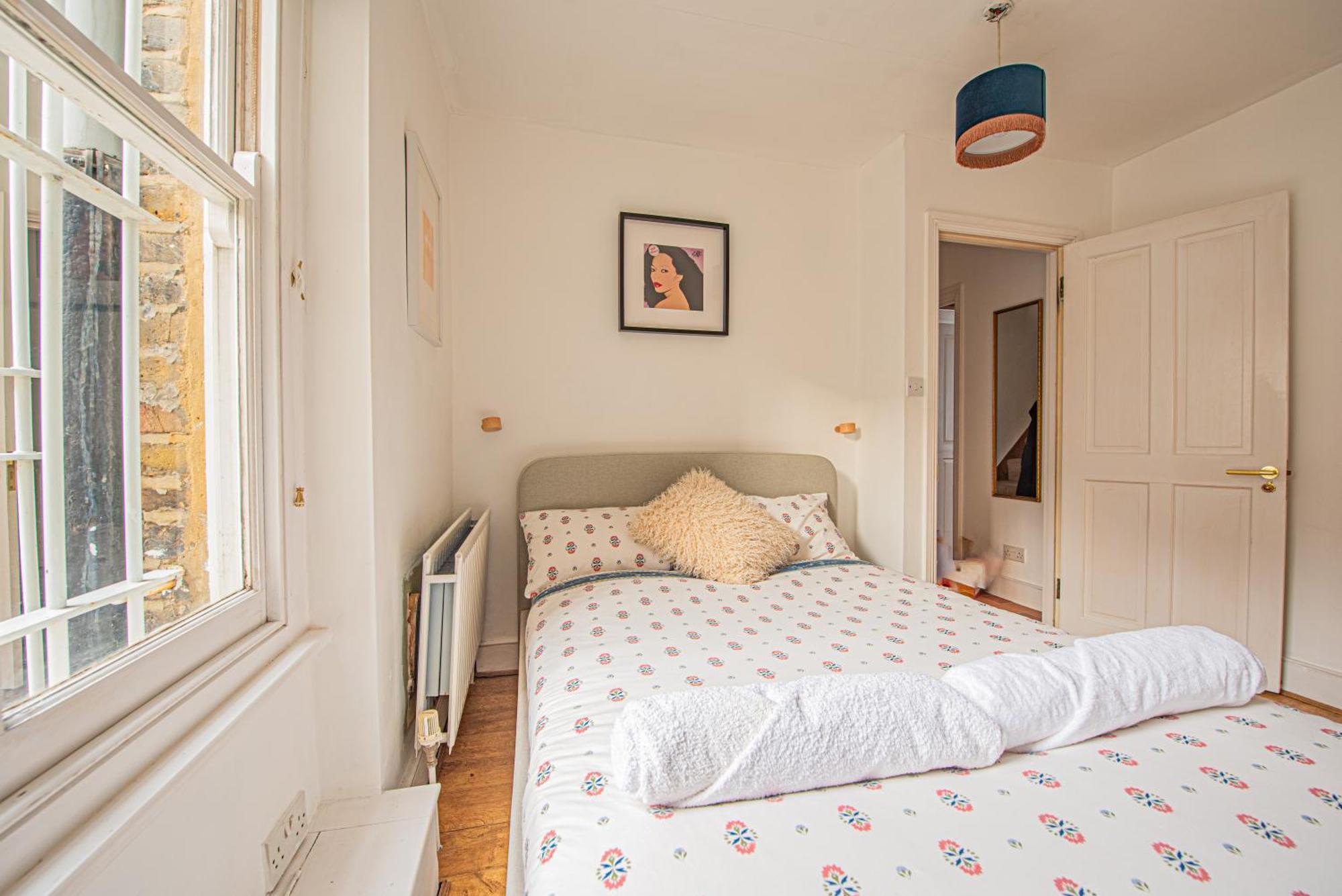 Stylish Flat Near Hammersmith & Holland Park