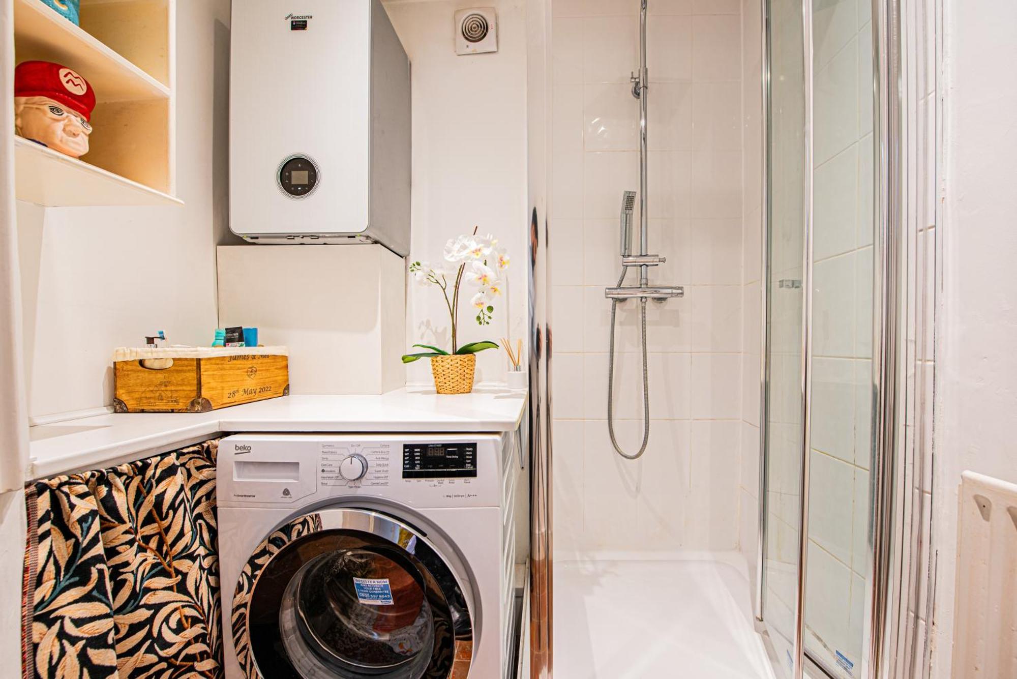 Stylish Flat Near Hammersmith & Holland Park * London