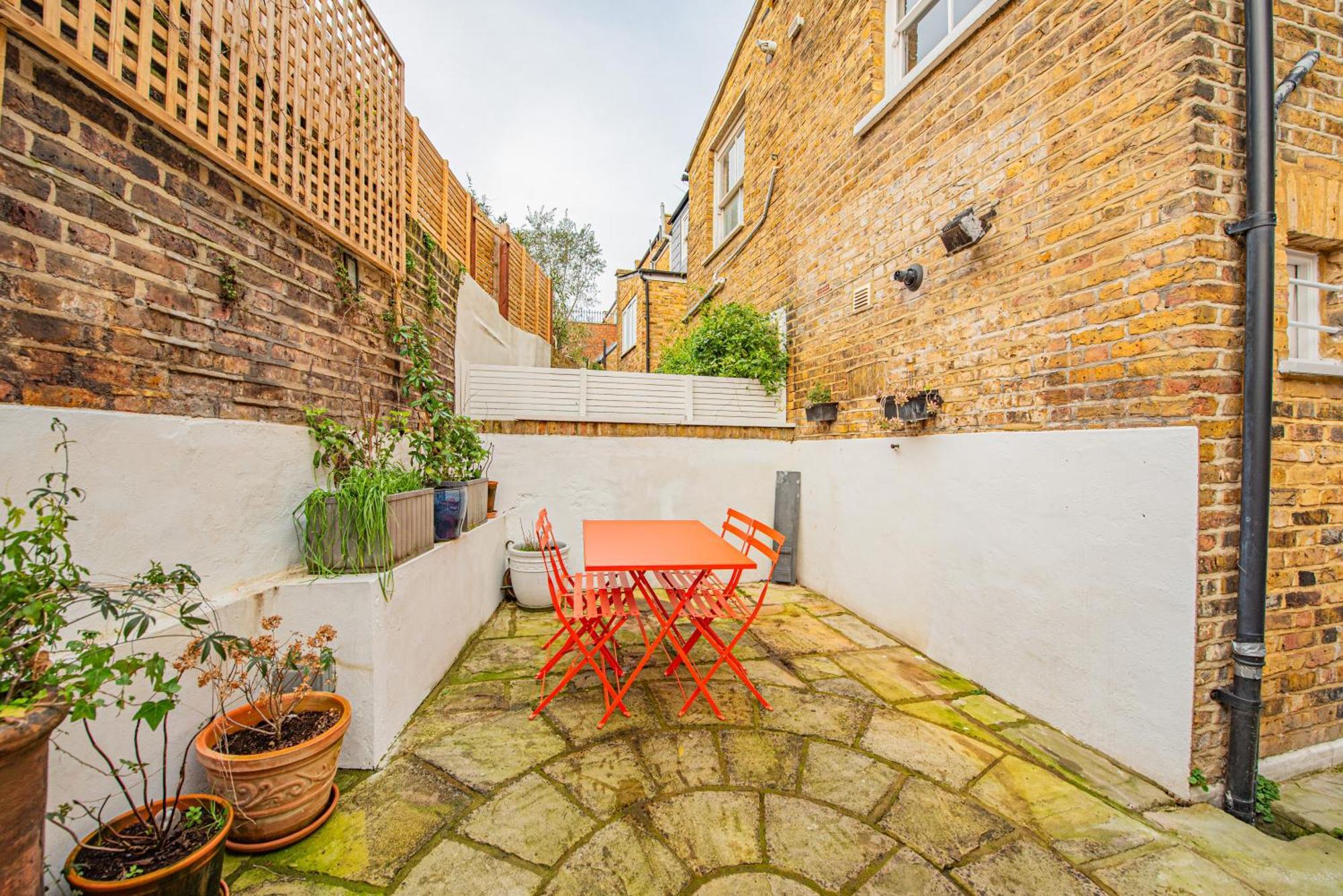 Stylish Flat Near Hammersmith & Holland Park *